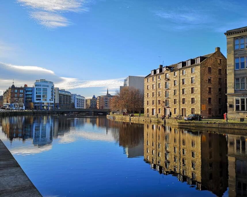Vibrant Apartment At The Shore In Leith Edinburgh Exterior photo