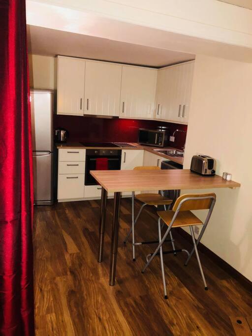 Vibrant Apartment At The Shore In Leith Edinburgh Exterior photo